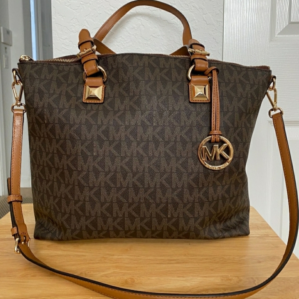 Michael Kors Signature tote